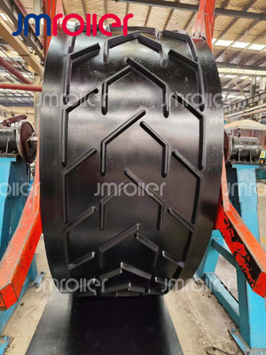 Harga yang bagus Pita pengangkut berpola Chevron memberikan kinerja anti-slip dan daya tahan yang unggul untuk penanganan bahan industri yang efisien on line